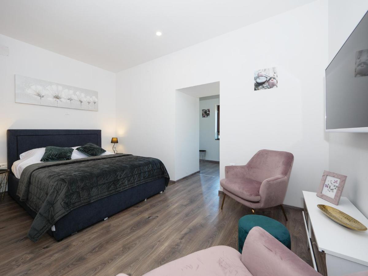 Arena Delight Studio Apartments بولا المظهر الخارجي الصورة