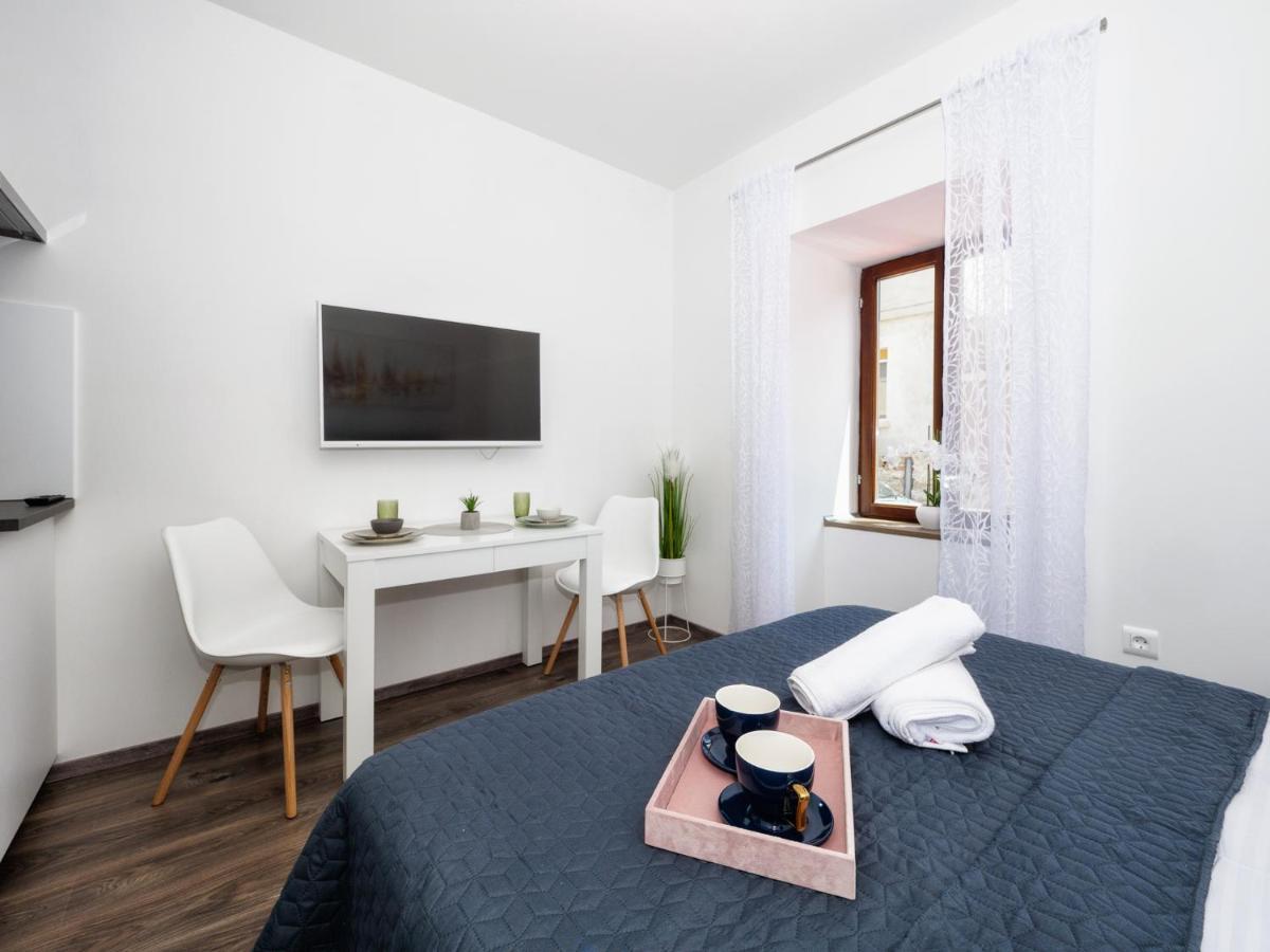 Arena Delight Studio Apartments بولا المظهر الخارجي الصورة